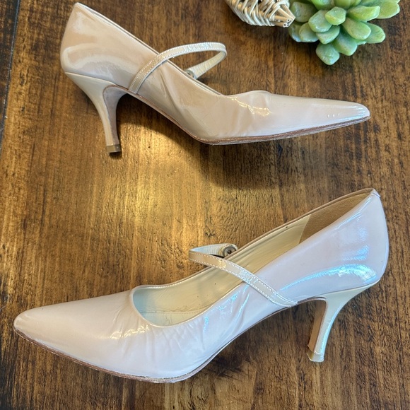 Boden |  Nude Patent Leather Mary Jane Soft Pointed Toe Heels, Size 39 (8.5) - Picture 4 of 10